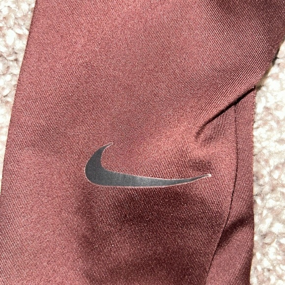 New Nike full- length leggings red- Medium - Picture 5 of 6
